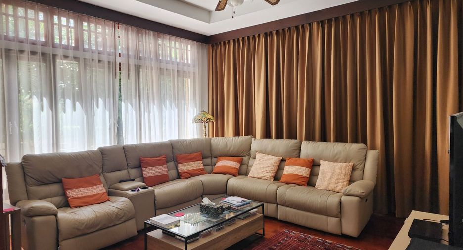 For rent 5 bedrooms villa in Mueang Phuket, Phuket