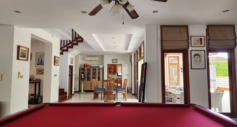 For rent 5 bedrooms villa in Mueang Phuket, Phuket