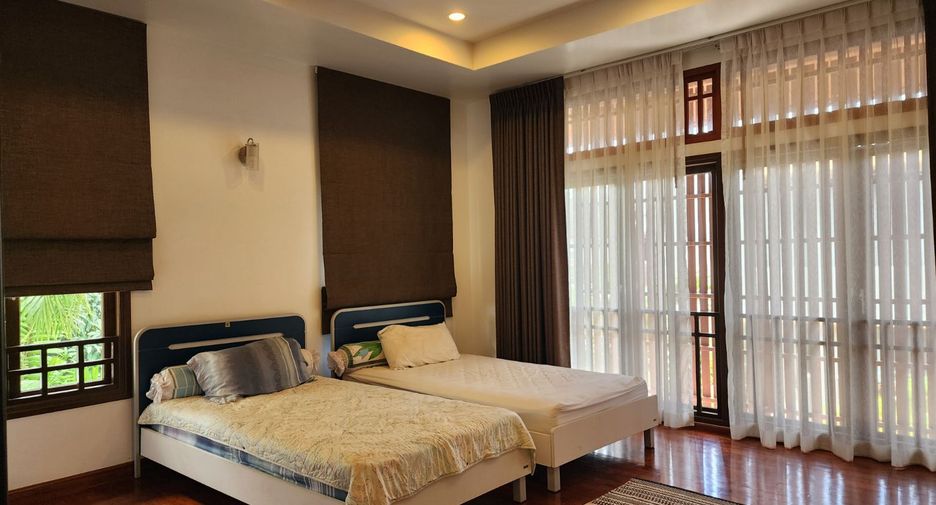 For rent 5 bedrooms villa in Mueang Phuket, Phuket