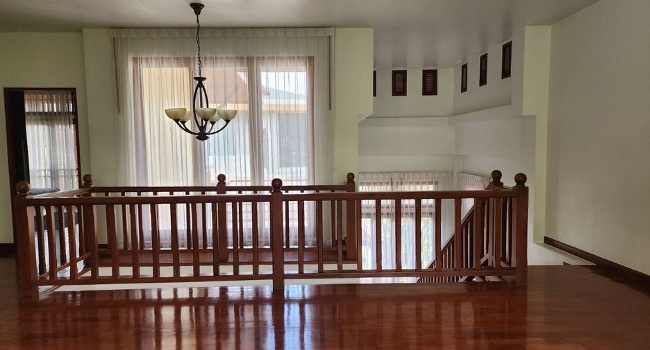 For rent 5 bedrooms villa in Mueang Phuket, Phuket