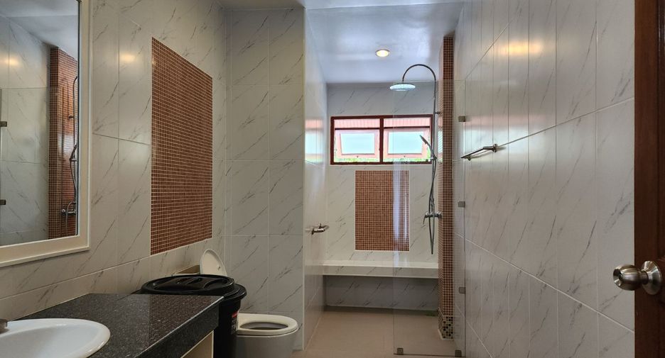 For rent 5 bedrooms villa in Mueang Phuket, Phuket