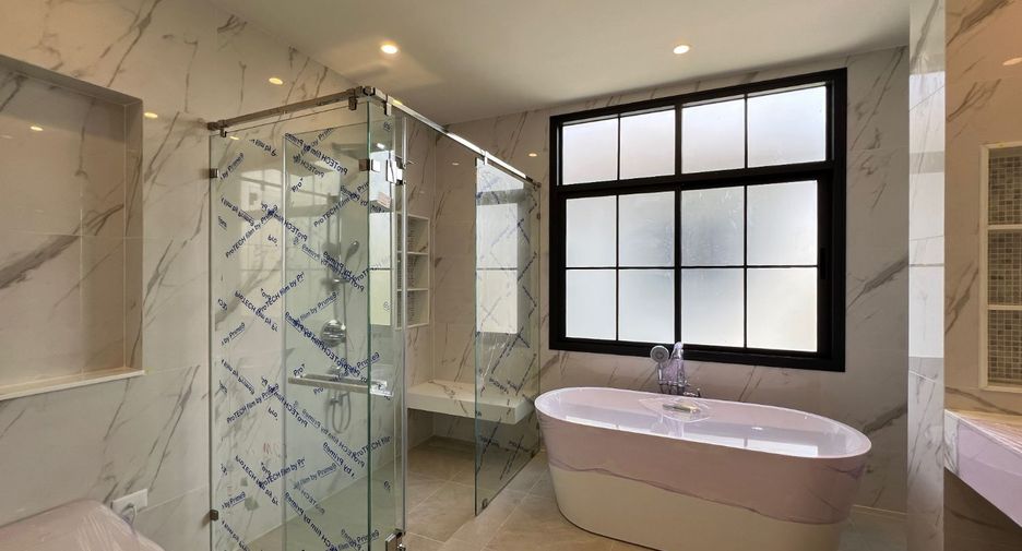 Casa en venta de 5 habitaciones en Bang Kapi, Bangkok
