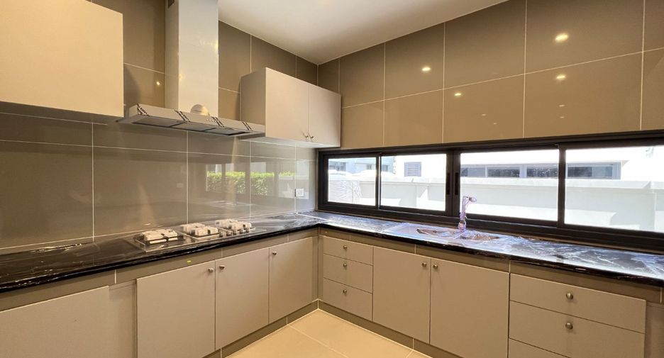 Casa en venta de 5 habitaciones en Bang Kapi, Bangkok