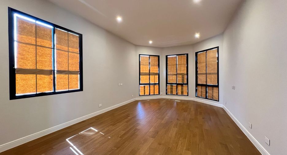 Casa en venta de 5 habitaciones en Bang Kapi, Bangkok