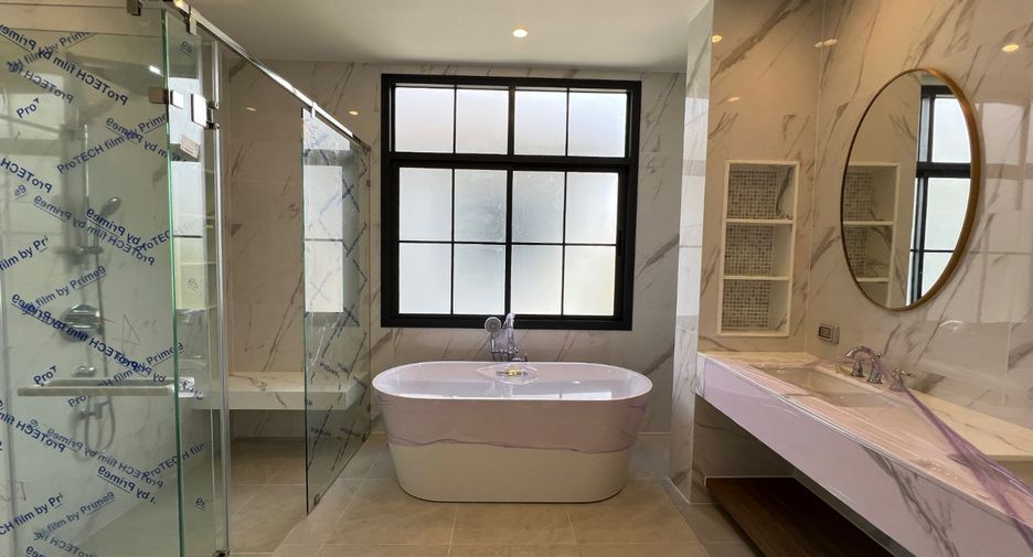 Casa en venta de 5 habitaciones en Bang Kapi, Bangkok
