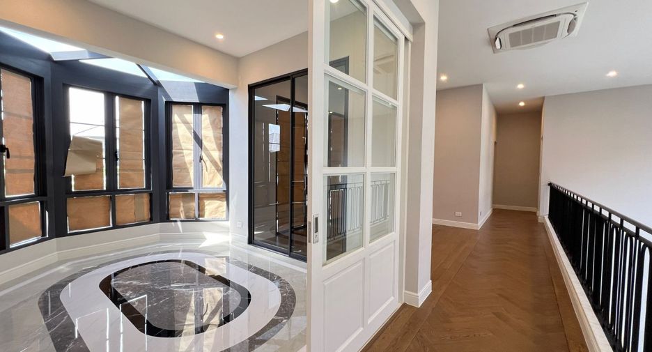 Casa en venta de 5 habitaciones en Bang Kapi, Bangkok