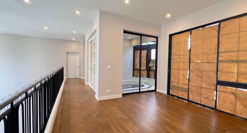 Casa en venta de 5 habitaciones en Bang Kapi, Bangkok
