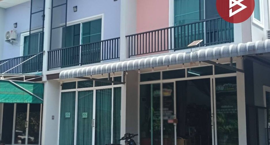 For sale 2 bedrooms townhouse in Mueang Uttaradit, Uttaradit