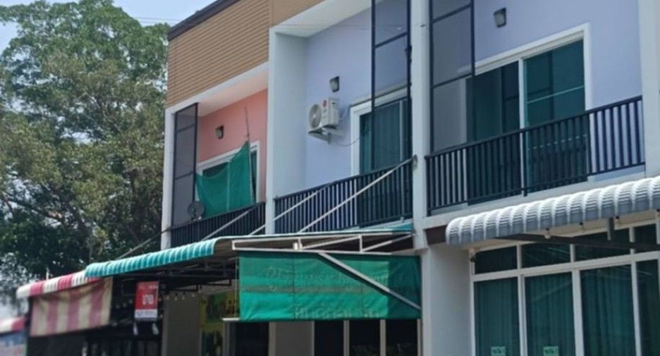 For sale 2 bedrooms townhouse in Mueang Uttaradit, Uttaradit