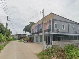 For sale 2 bedrooms townhouse in Mueang Uttaradit, Uttaradit