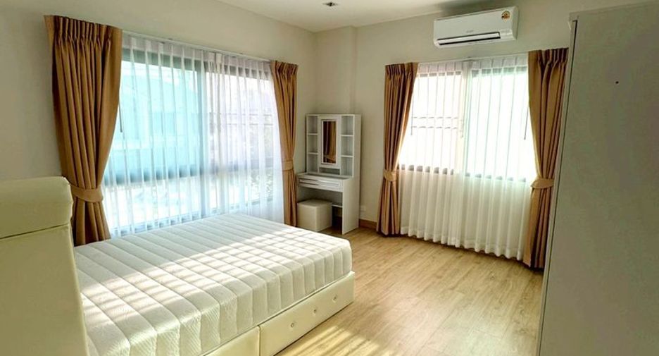 For sale 4 bedrooms house in Khlong Sam Wa, Bangkok