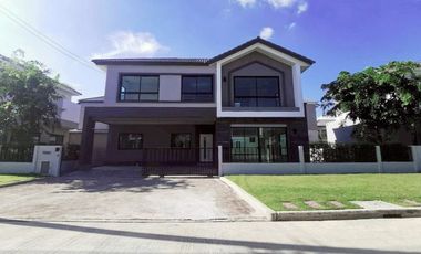 For sale 4 bedrooms house in Khlong Sam Wa, Bangkok
