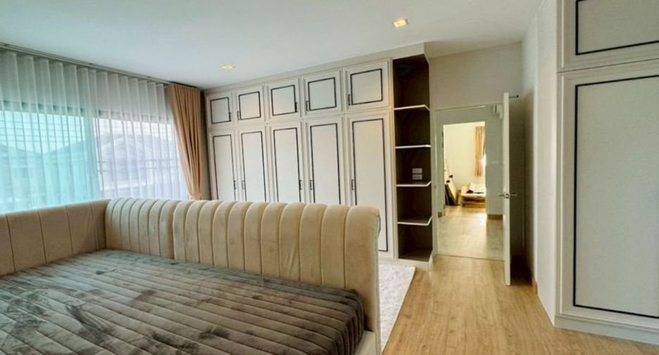 For sale 4 bedrooms house in Khlong Sam Wa, Bangkok