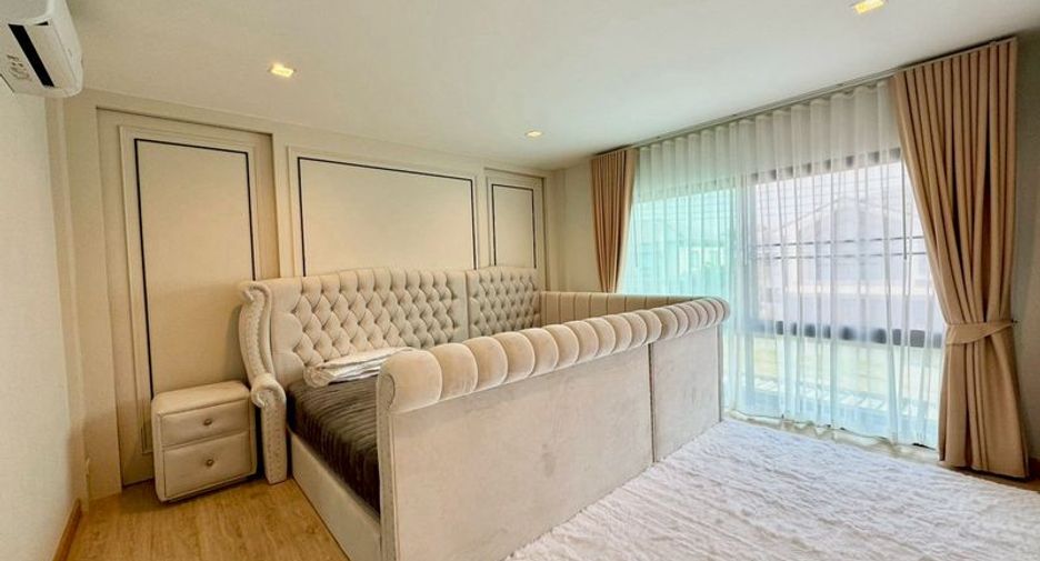 For sale 4 bedrooms house in Khlong Sam Wa, Bangkok
