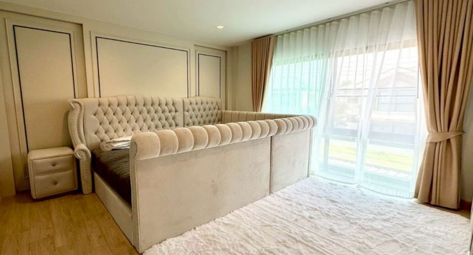For sale 4 bedrooms house in Khlong Sam Wa, Bangkok