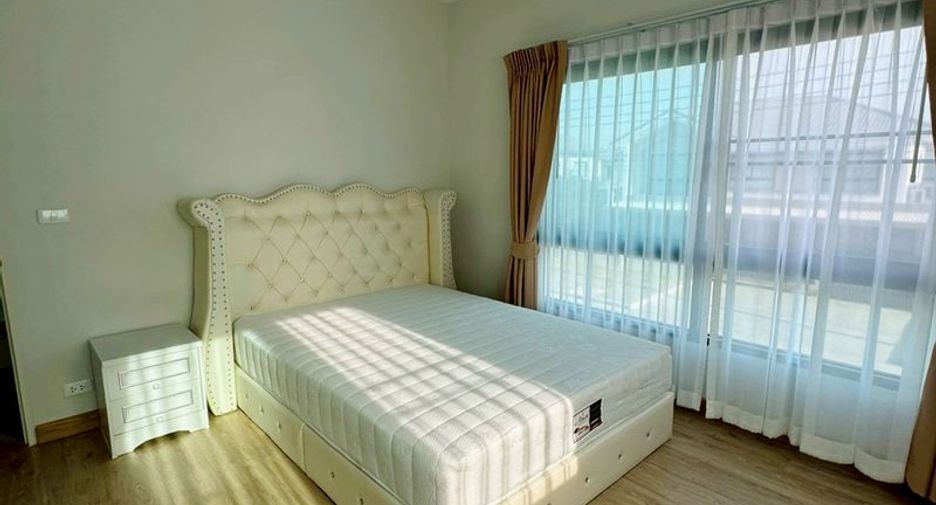 For sale 4 bedrooms house in Khlong Sam Wa, Bangkok