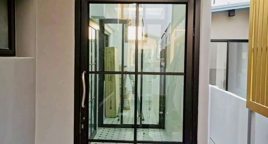 For sale 4 bedrooms house in Khlong Sam Wa, Bangkok