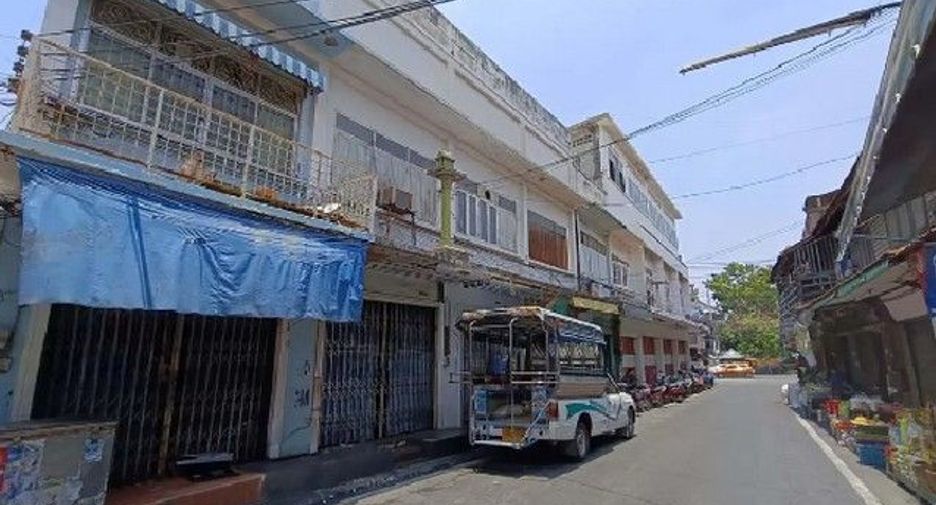 For sale 1 bed retail Space in Khok Samrong, Lopburi