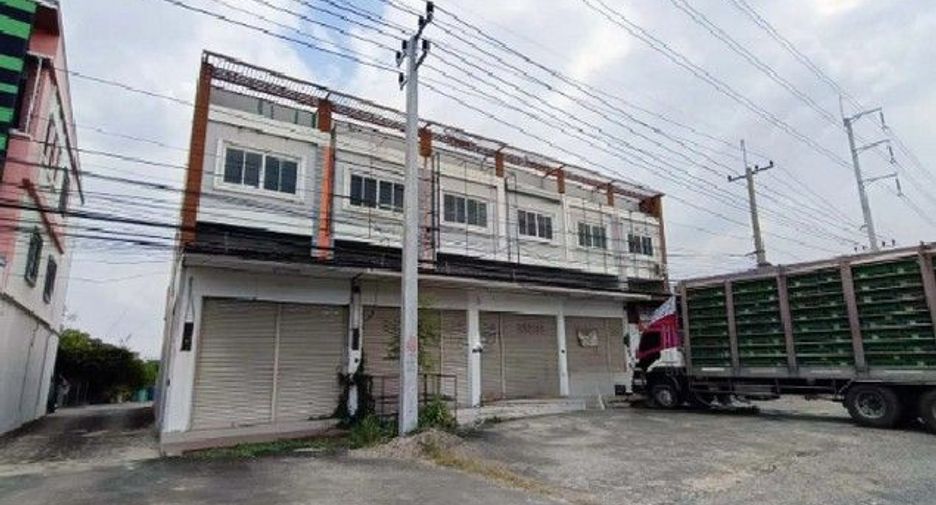 For sale 2 bedrooms retail Space in Khok Samrong, Lopburi