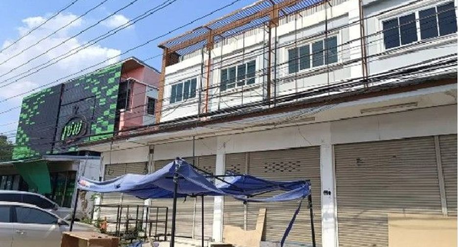 For sale 2 bedrooms retail Space in Khok Samrong, Lopburi