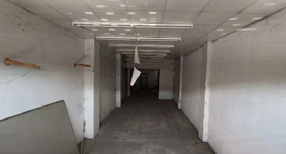 For sale 2 bedrooms retail Space in Khok Samrong, Lopburi