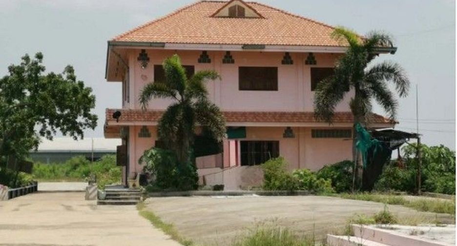 For sale 4 bedrooms warehouse in Khok Samrong, Lopburi