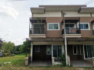 For sale 2 bedrooms townhouse in Phrom Khiri, Nakhon Si Thammarat