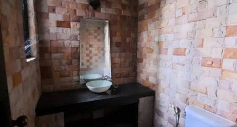 For sale 1 Beds house in Ban Bueng, Chonburi