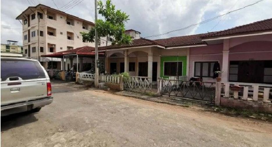 For sale 2 bedrooms townhouse in Khiri Rat Nikhom, Surat Thani
