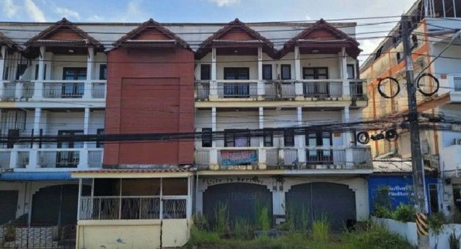For sale 3 bedrooms retail Space in Khiri Rat Nikhom, Surat Thani