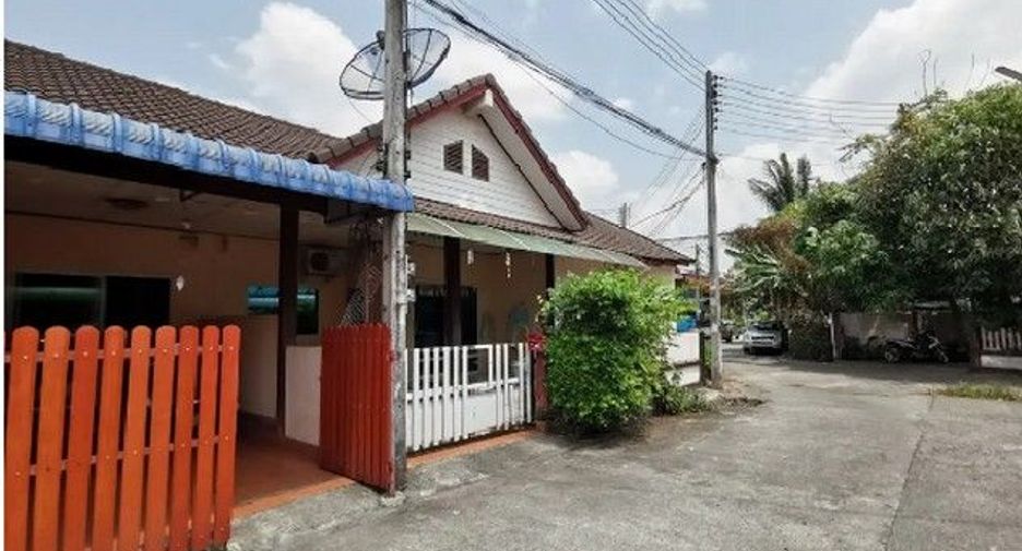For sale 1 bed townhouse in Khiri Rat Nikhom, Surat Thani