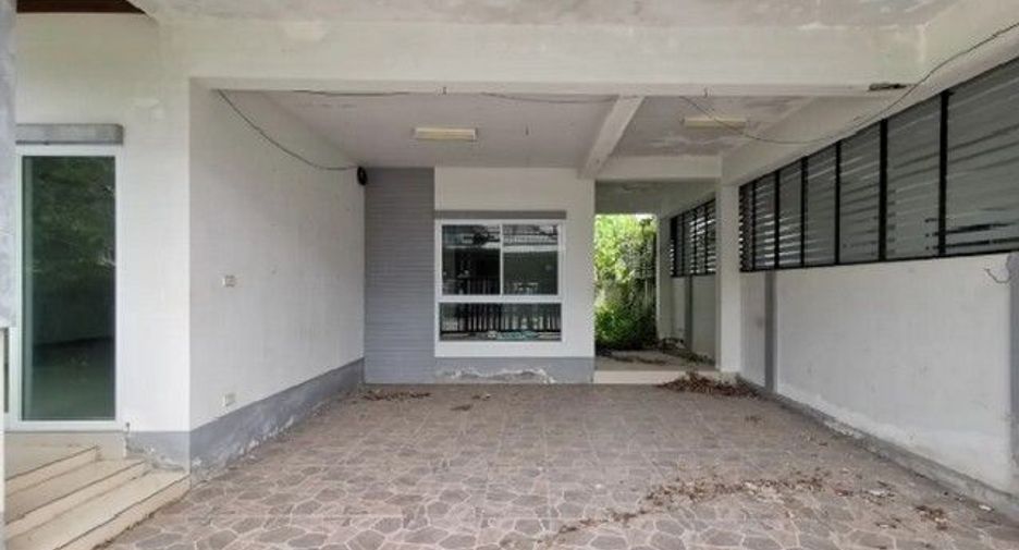 For sale 3 bedrooms house in Khiri Rat Nikhom, Surat Thani