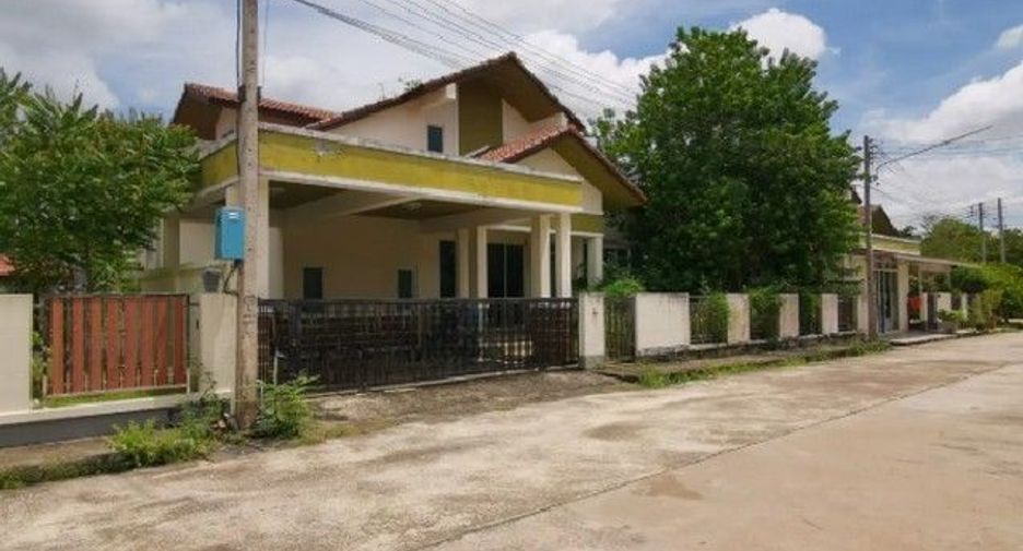 For sale 4 bedrooms house in Khiri Rat Nikhom, Surat Thani