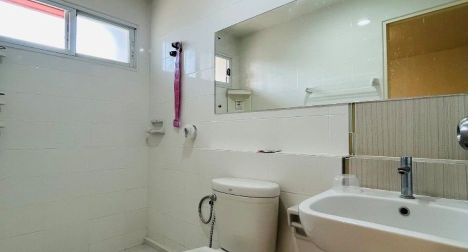 For sale 2 ベッドルーム townhouse in Thung Khru, Bangkok