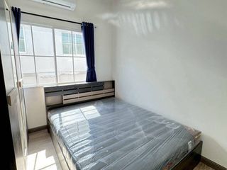 Casa adosada en alquiler de 3 habitaciones en Si Racha, Chonburi