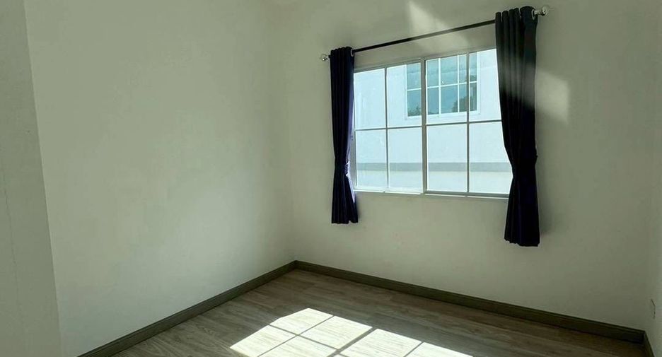For rent 3 bedrooms townhouse in Si Racha, Chonburi
