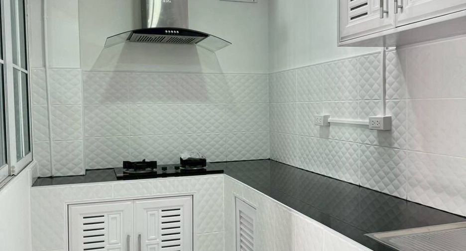 For rent 3 bedrooms townhouse in Si Racha, Chonburi