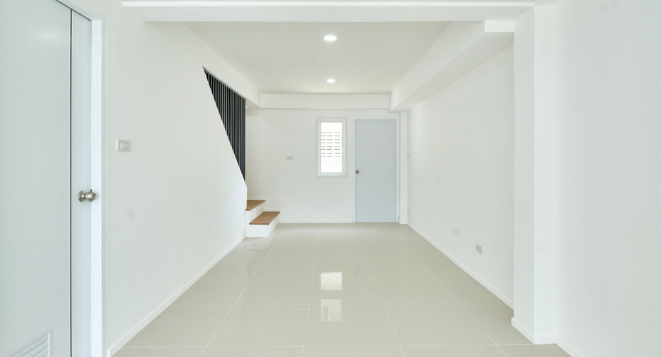 À vendre 2 chambres maison de ville à San Sai, Chiang Mai