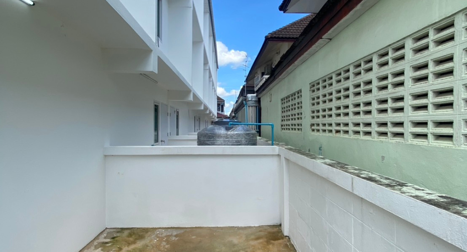 À vendre 2 chambres maison de ville à San Sai, Chiang Mai