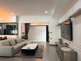Casa adosada en alquiler y en venta de 3 habitaciones en Bang Phli, Samut Prakan