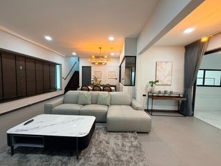 Casa adosada en alquiler y en venta de 3 habitaciones en Bang Phli, Samut Prakan