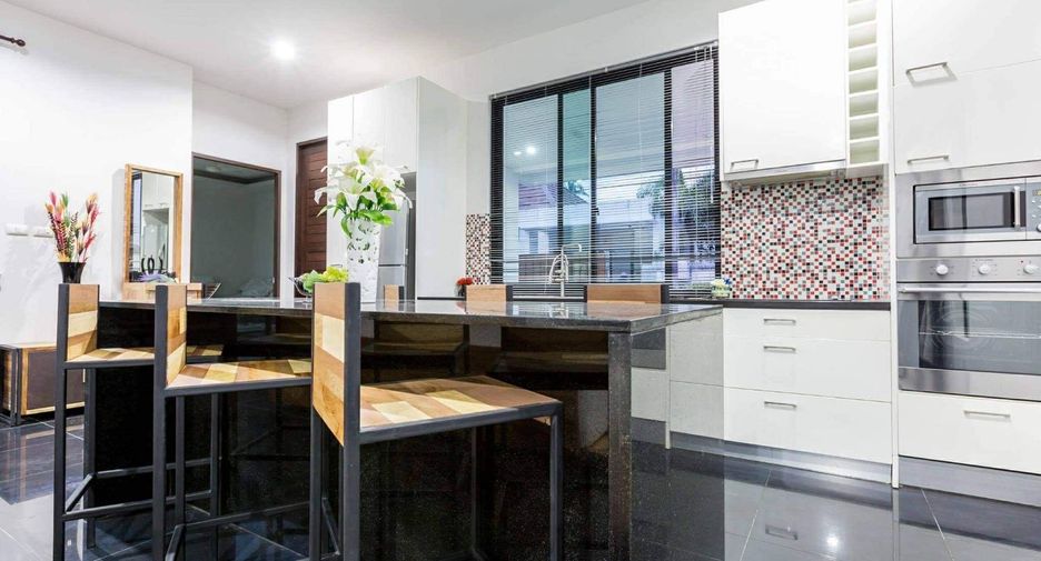 For rent 3 bedrooms villa in Mueang Phuket, Phuket