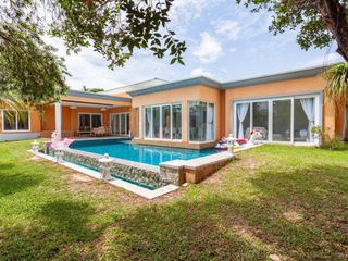 For Rent 4 Bedroom Villa In Bang Lamung, Chonburi