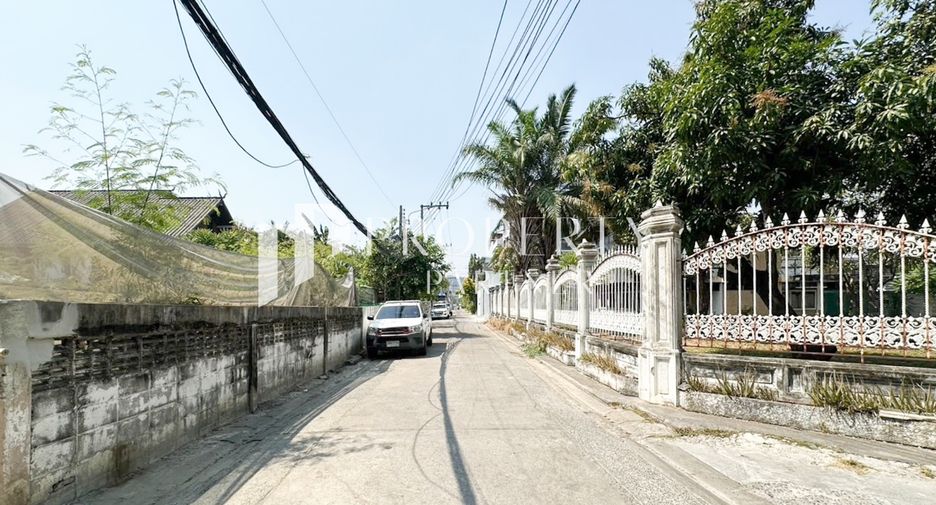 For sale land in Phra Khanong, Bangkok