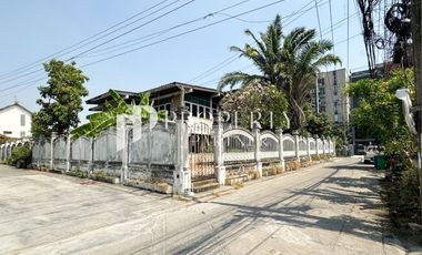 For sale land in Phra Khanong, Bangkok