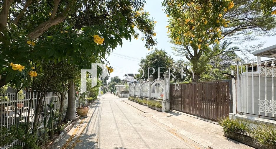 For sale land in Phra Khanong, Bangkok