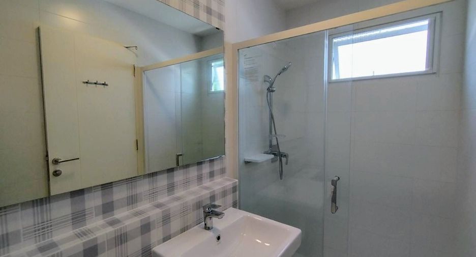 For rent 2 bedrooms townhouse in Prawet, Bangkok