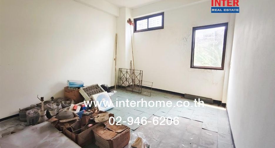 For sale 3 bedrooms retail Space in Khlong San, Bangkok