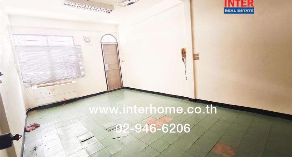 For sale 3 bedrooms retail Space in Khlong San, Bangkok