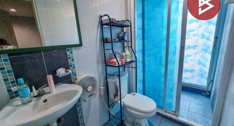 For sale 3 ベッドルーム townhouse in Phan Thong, Chonburi